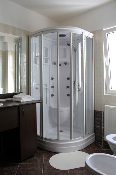 Tyler Shower Installation